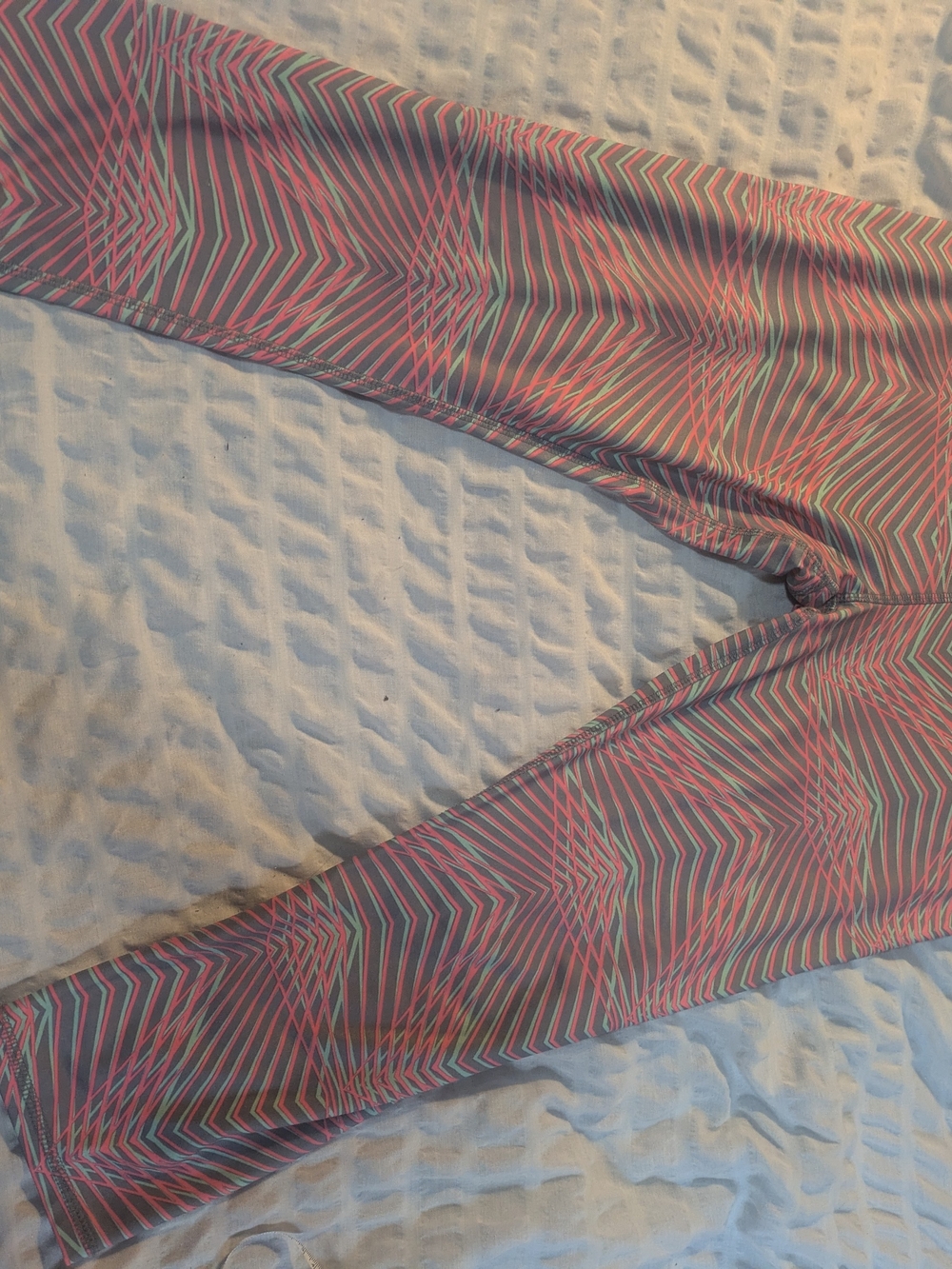 RBX Women's Pink and Teal Geometric Capris